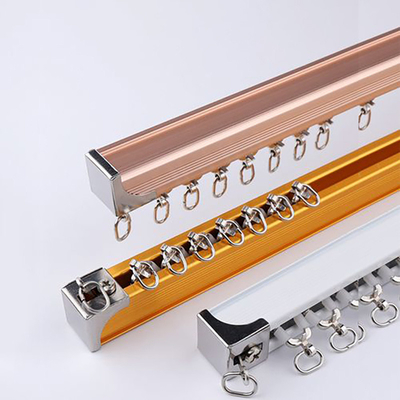Doppio numero di binari per cortine in alluminio per un'operazione facile e un design leggero