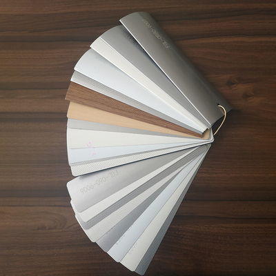 Moderne decorazioni di coil di alluminio persiane con struttura orizzontale elegante e resistente al vento