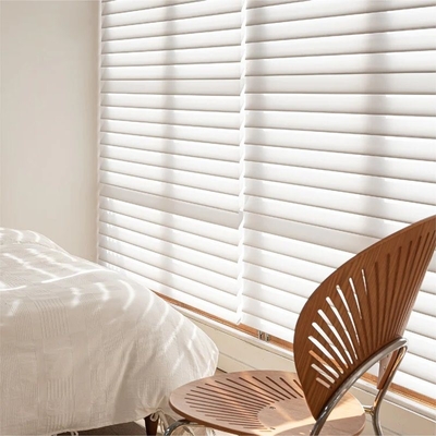 Tissu grigio per chiusure a ombra solare La soluzione definitiva per migliorare l'efficienza energetica