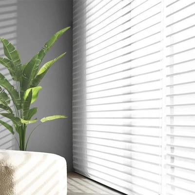 Tissu grigio per chiusure a ombra solare La soluzione definitiva per migliorare l'efficienza energetica