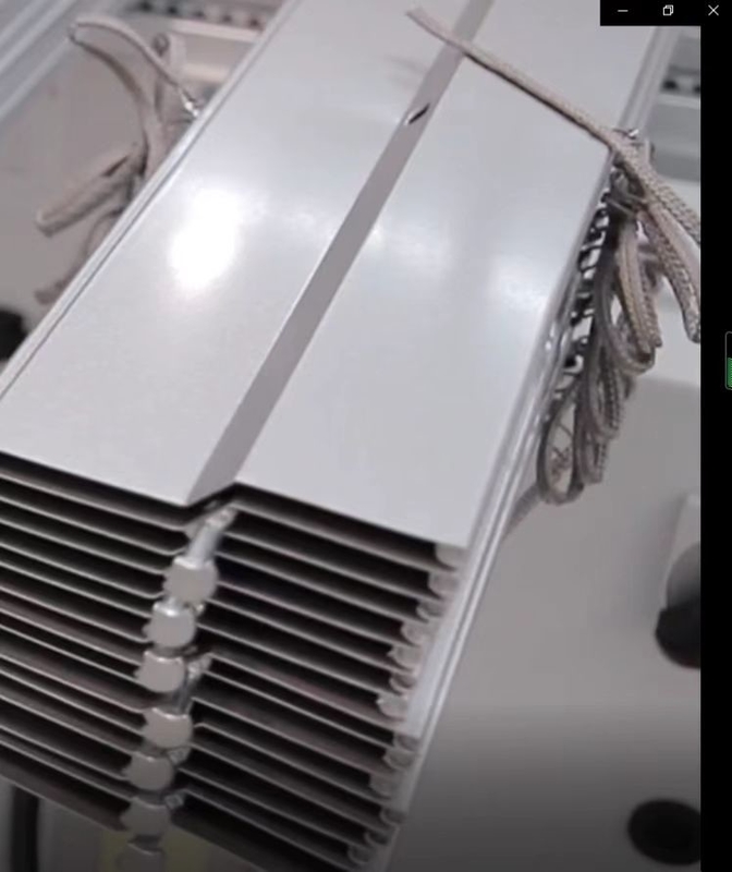 Manuale tipo aperto sofisticata personalizzazione bobine di alluminio persiane per un aspetto raffinato